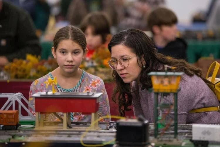 Model Railroad Show Returns to Huntington, Draws Families and Collectors