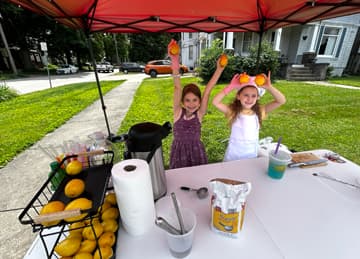 7-year-old Jacksonville entrepreneur’s lemonade stand draws community support