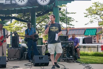 Jacksonville concert series keeps downtown buzzing despite rain worries