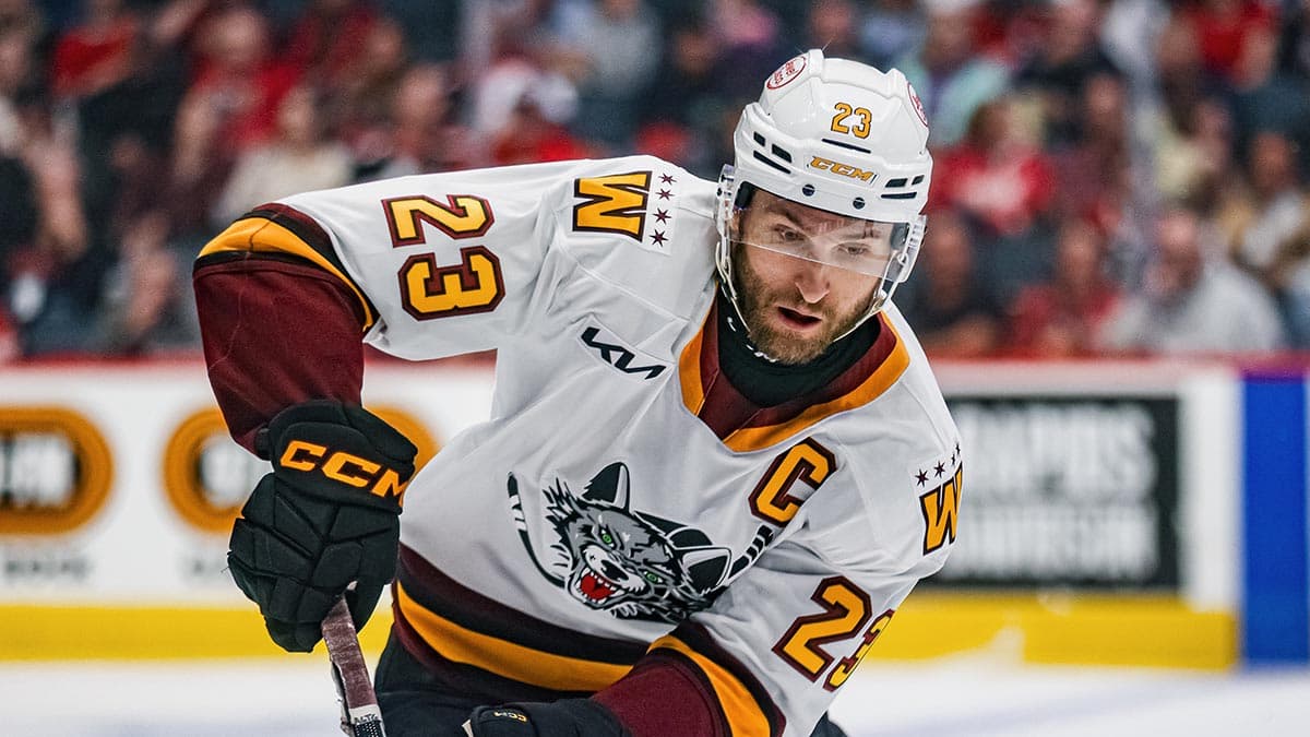 Slavin's third-period goal lifts Wolves past Griffins in Game 1