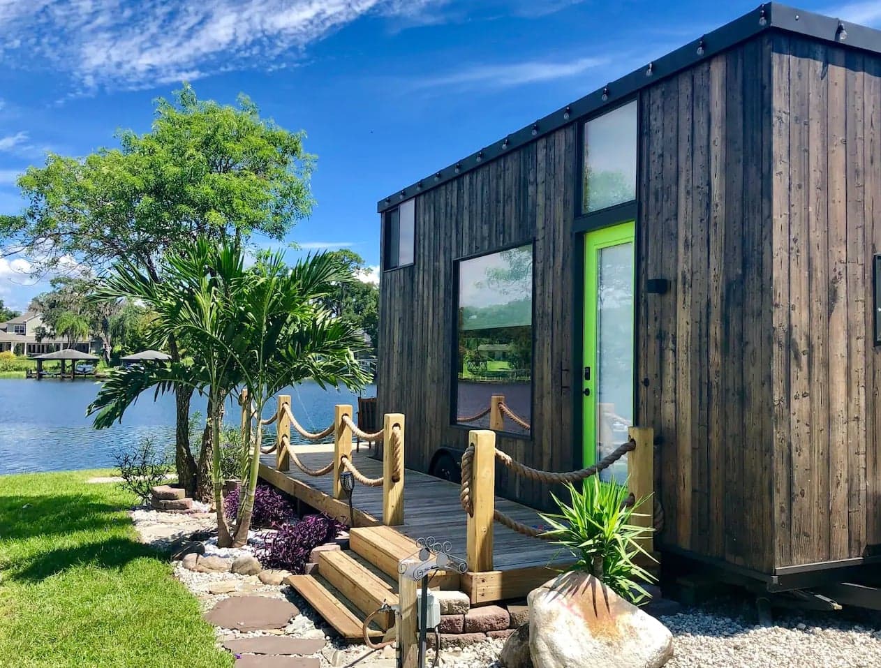 Tiny Lake Cottage Near LEGOLAND Blends Family Fun and Quiet Retreat