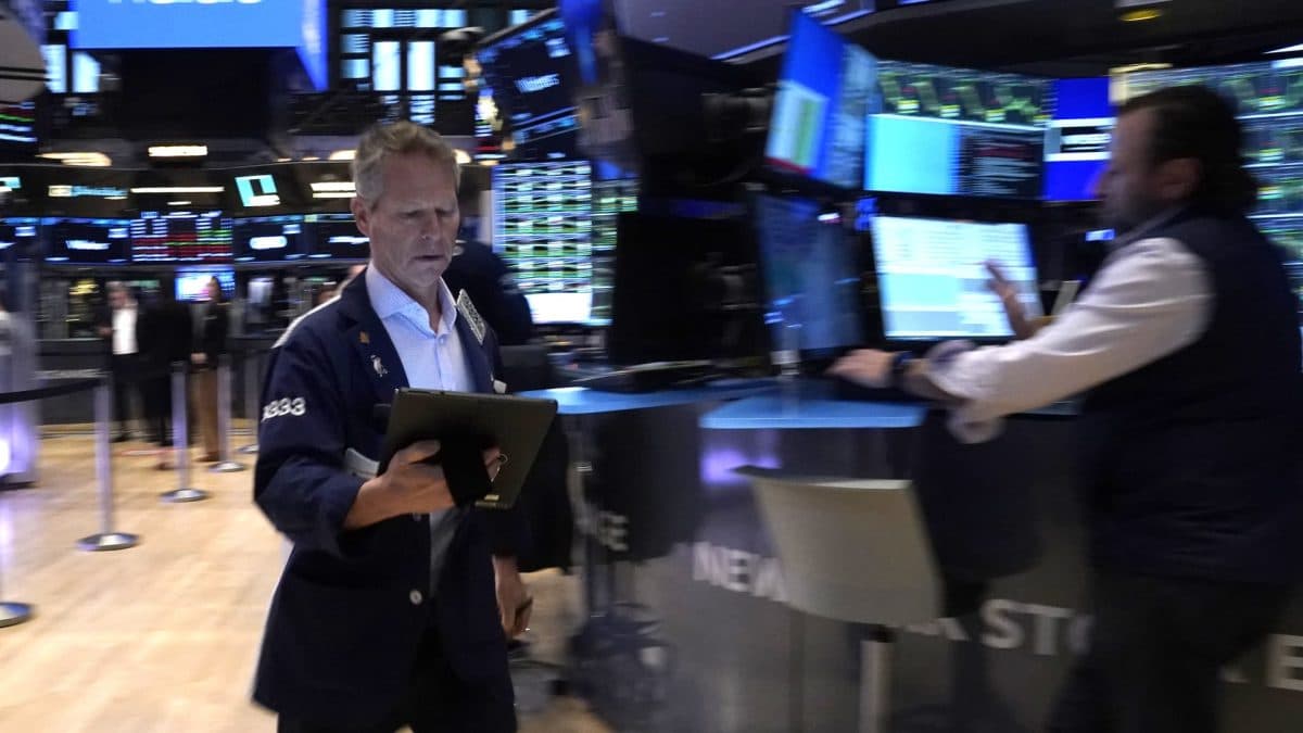 Wall Street Rises as Hopes Grow for Shutdown Resolution