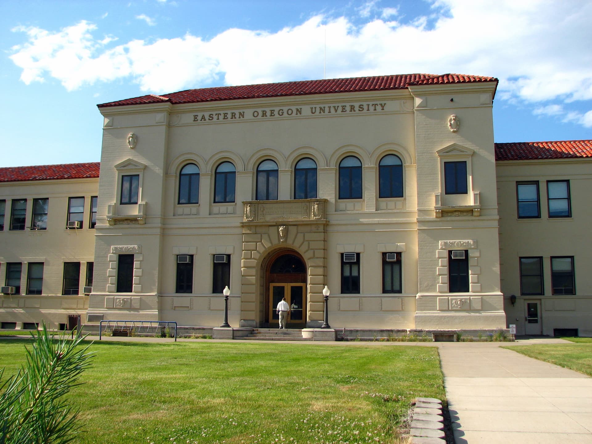Eastern Oregon University nearly lost during World War II, history feature says