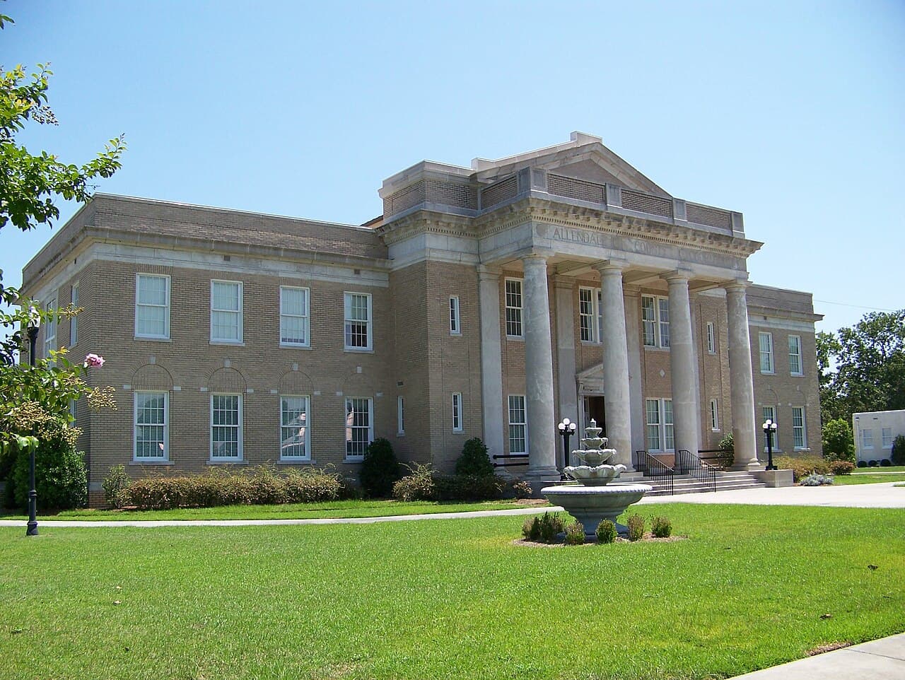 Historic 1921-22 Allendale County Courthouse Showcases Grand Neoclassical Design