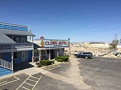 Tonopah landmarks, Clown Motel and Mizpah Hotel sustain local tourism economy