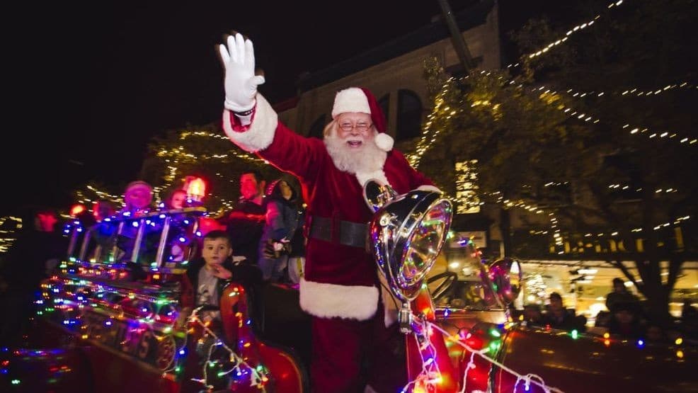 Traverse City Holiday Crowds Fill Downtown, Families Visit Santa
