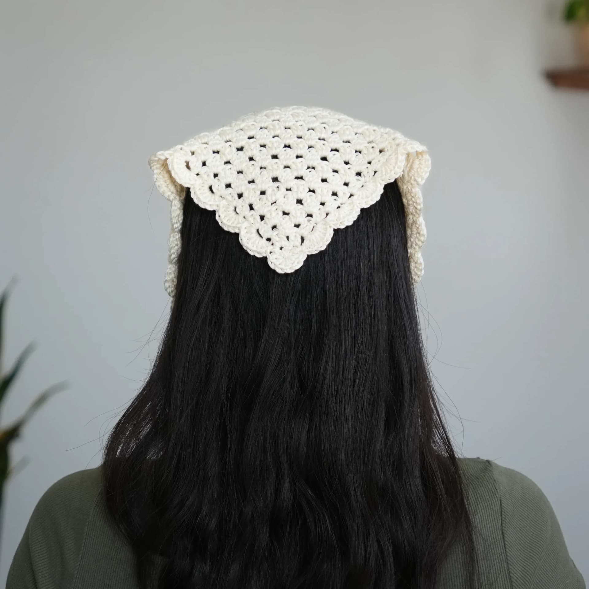 Viv Crochets Releases Easy Scalloped Bandana Pattern for Beginners