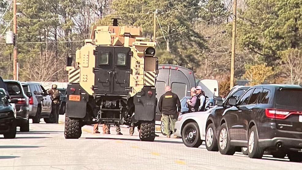 Armed suspect barricaded in Forsyth County home, Kelly Mill Road closed