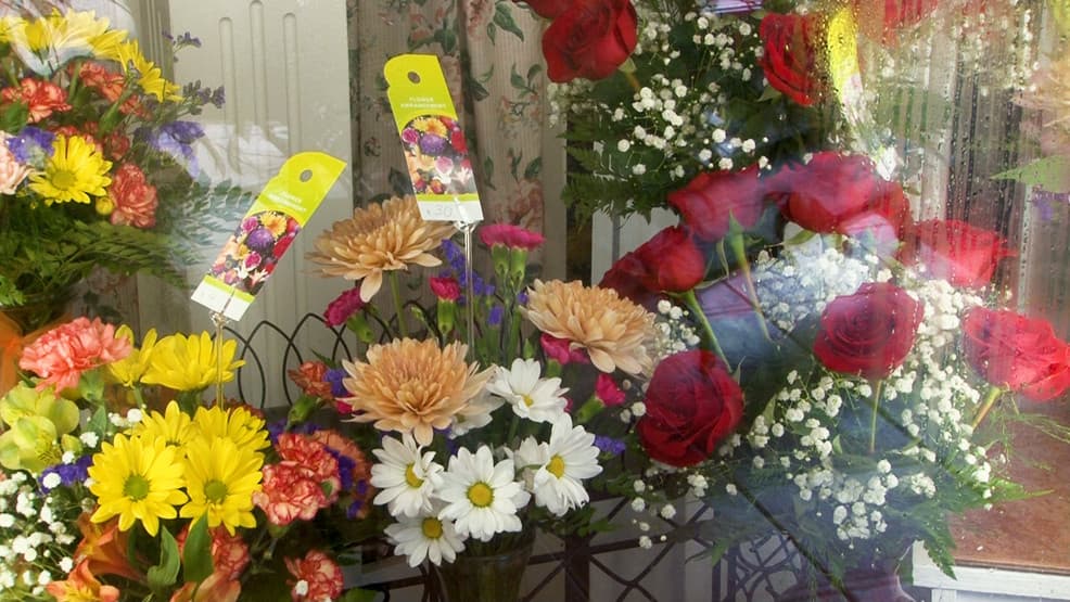 Mother's Day spending hits record $38 billion, flowers lead gift picks