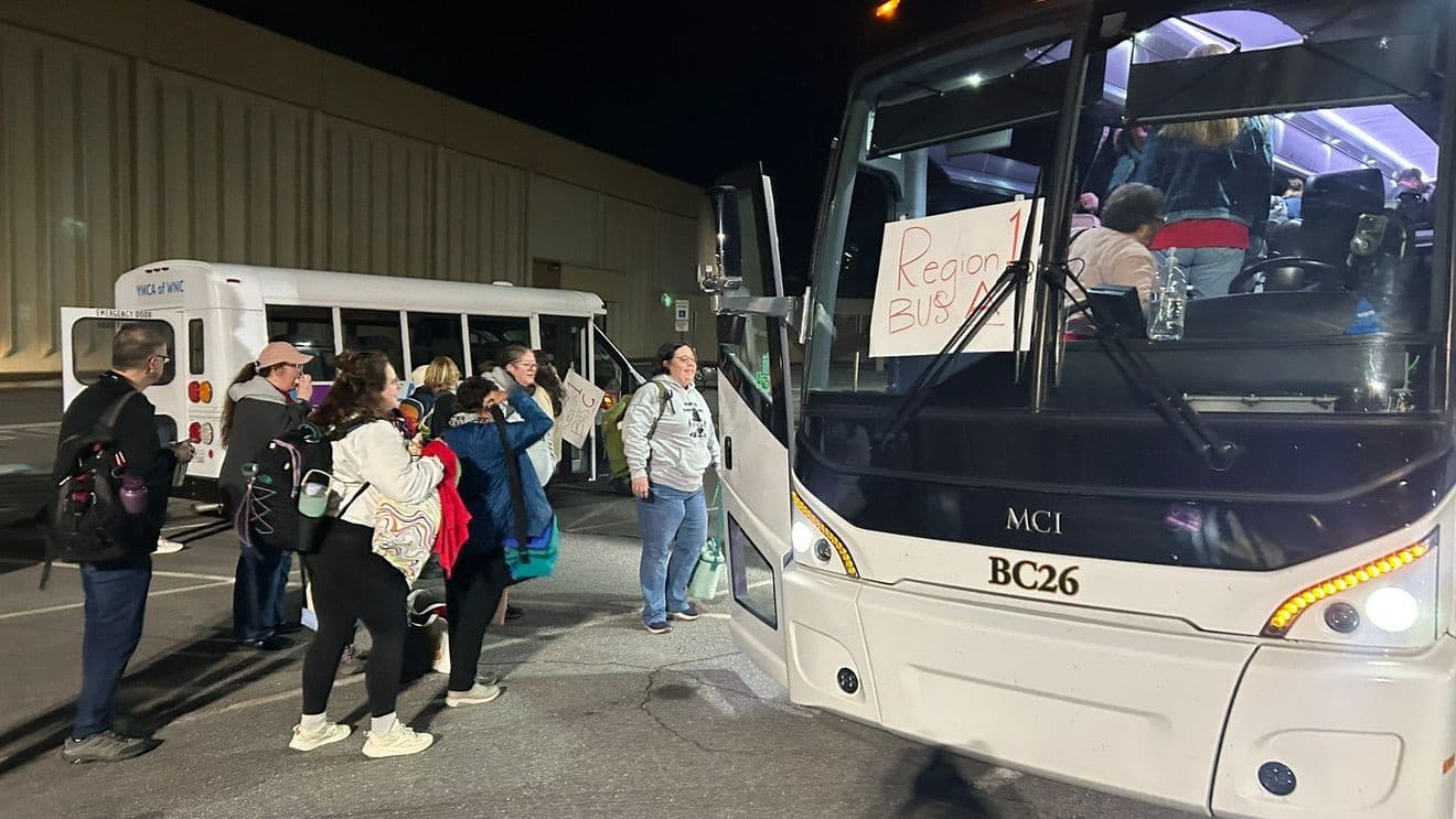 Hundreds of Buncombe teachers join Raleigh rally, canceling classes locally