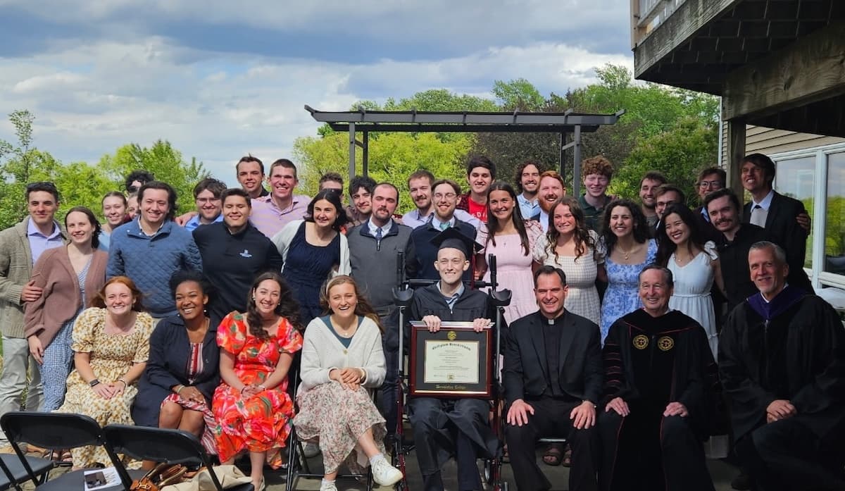 Benedictine College celebrates 472 graduates with commencement weekend tribute