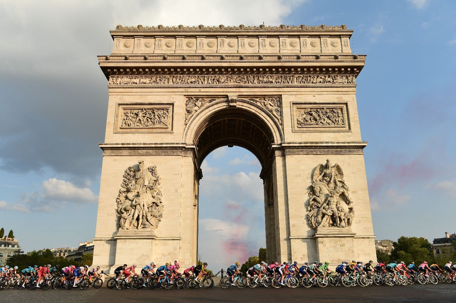 Basic-Fit turns Barcelona Tour de France debut into citywide activation