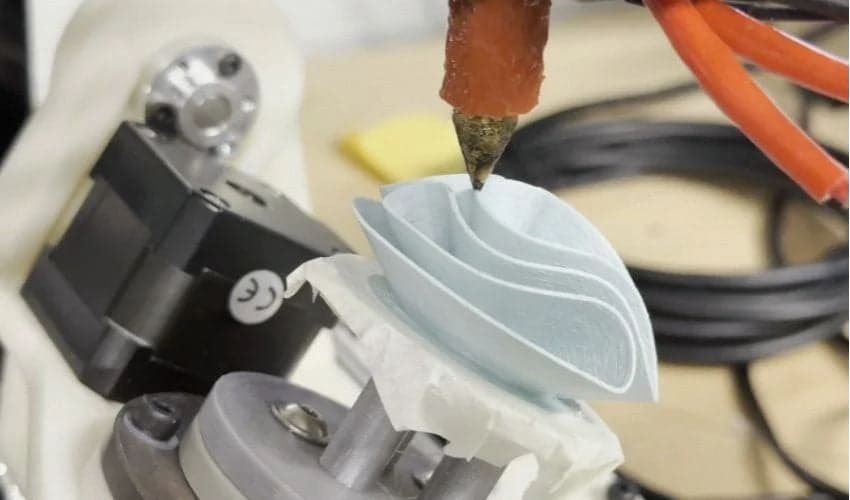 3Dnatives guide shows how multi-axis printing cuts supports and waste