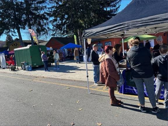 Goochland Holiday Market Draws Dozens of Local Vendors, Shoppers
