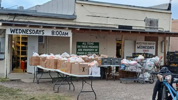 Community Food Distribution in Alice Provides Holiday Relief