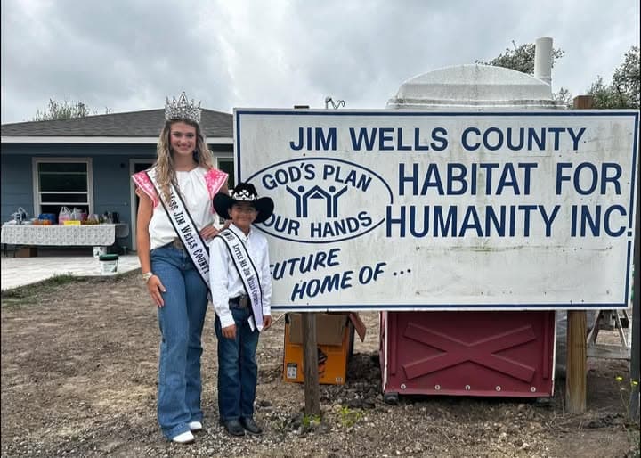 County Fair Royalty Serve Habitat for Humanity Volunteers in Alice