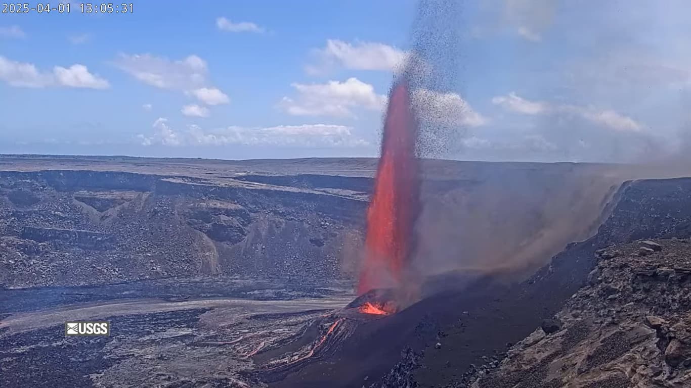 Huge volcanic tephra and rocks rain down on Big Island motorists