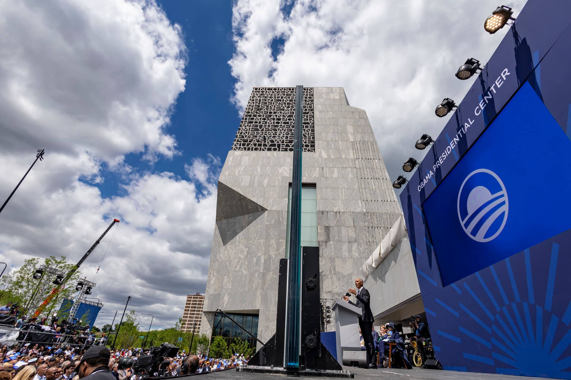 Former presidents gather in Chicago for Obama Presidential Center opening