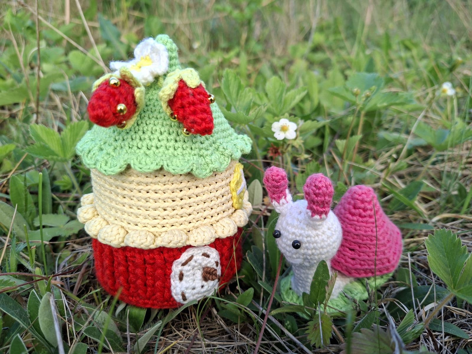 Crazypatterns publishes fairy-tale strawberry house crochet pattern