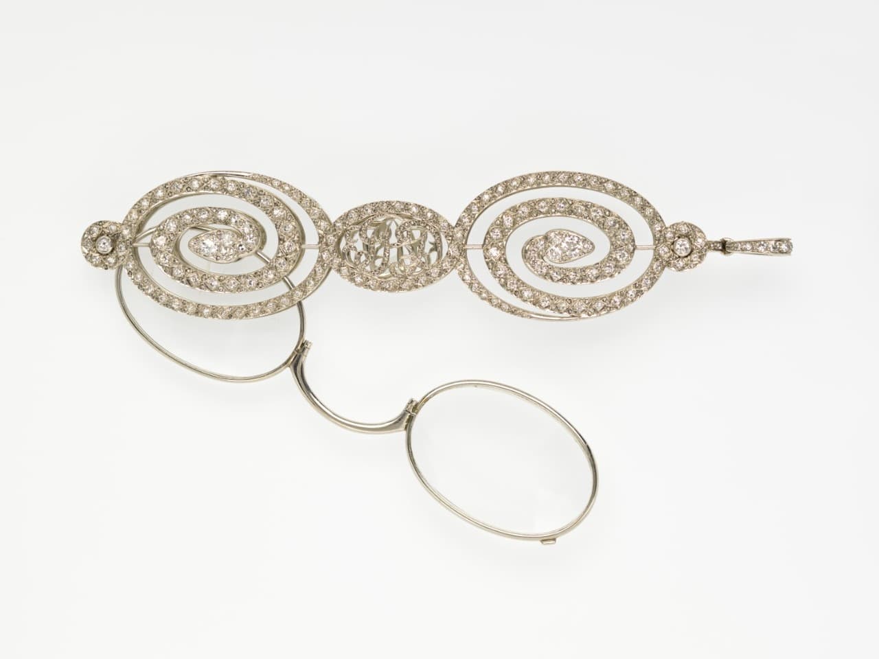 Hong Kong Palace Museum exhibition redefines vintage jewelry as cultural memory