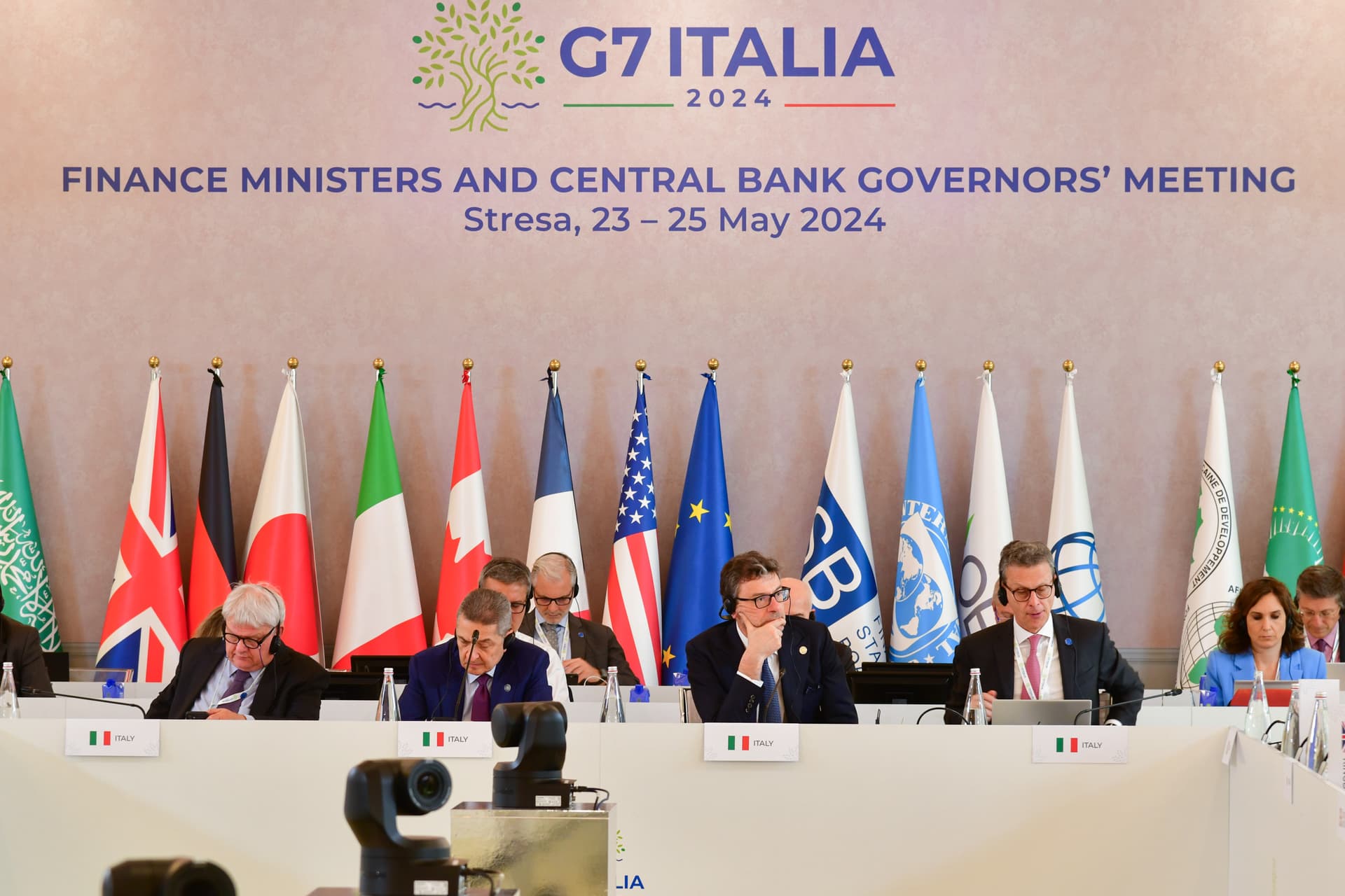 G7 ministers confront bond volatility and rising debt worries in Paris