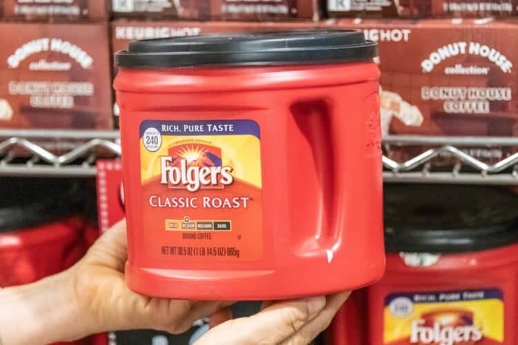 Smucker cuts coffee prices as green bean costs ease