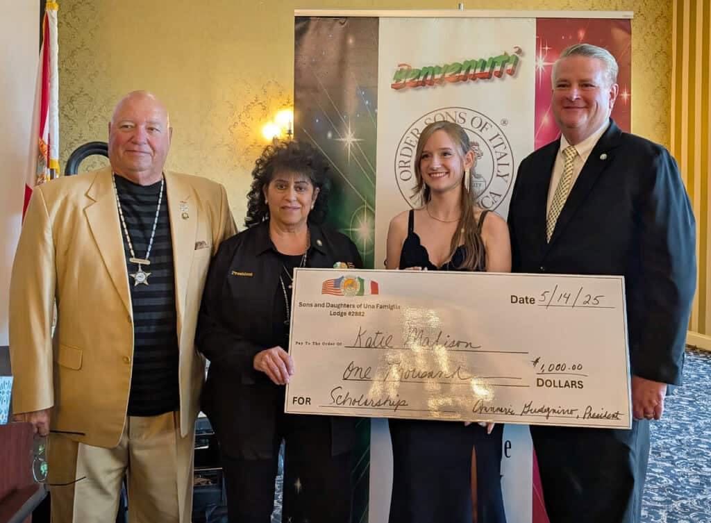Una Famiglia Lodge awards scholarships to two Hernando graduates