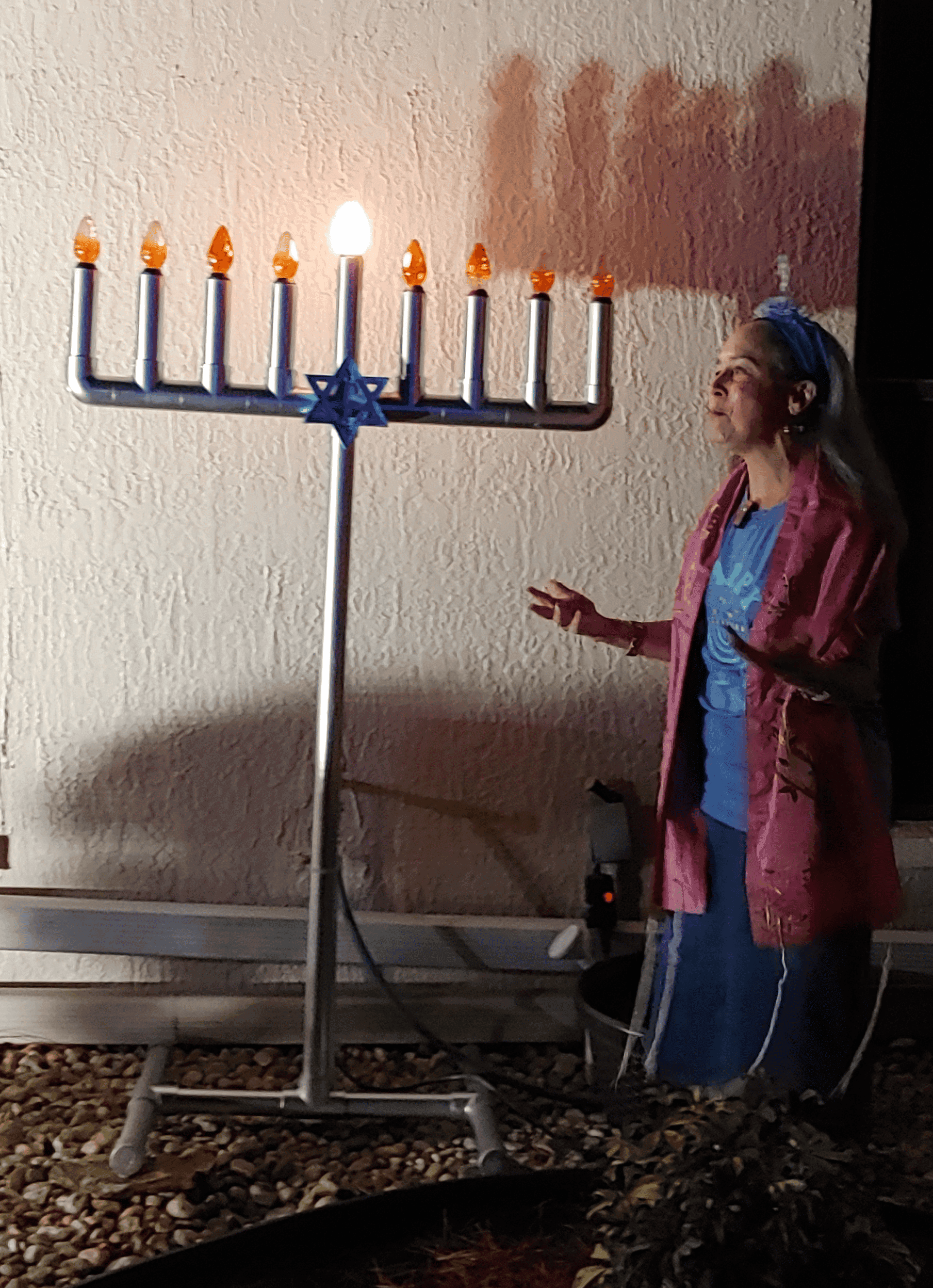 Spring Hill Congregation Lights Menorah, Confronts Fear After Sydney Attack