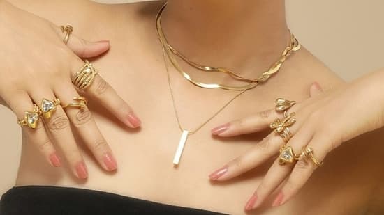 Celebrity-inspired jewelry layering trends set the tone for 2026