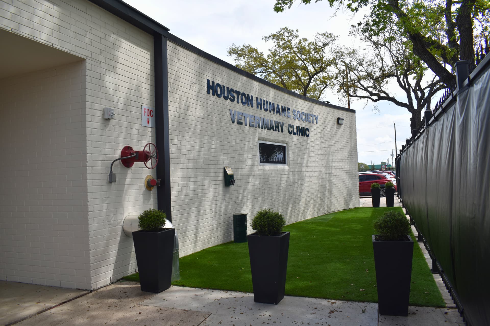 Houston Humane Society Opens First Standalone Vet Clinic in Harris County