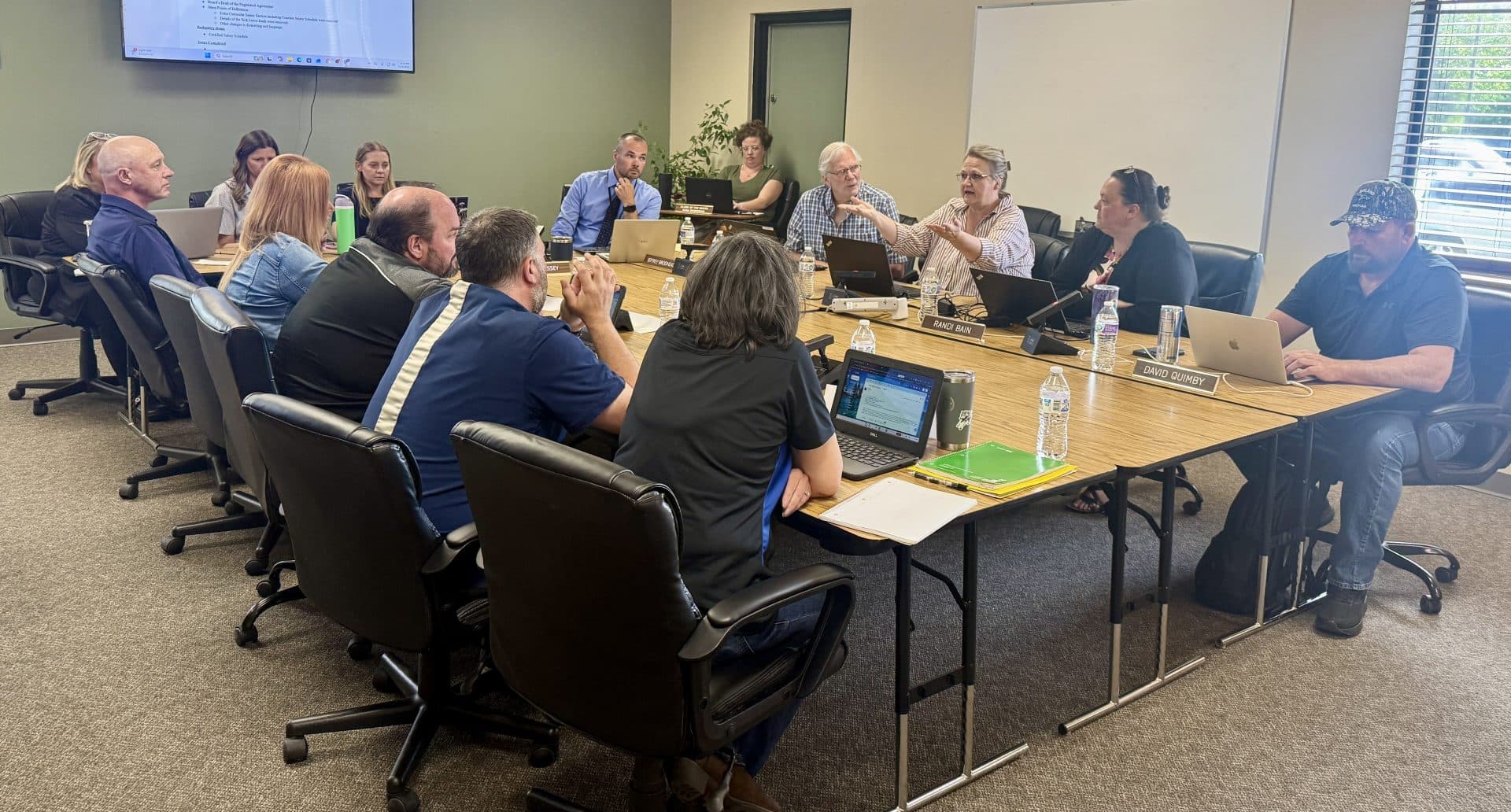 Lakeland board spends more, meets more amid superintendent turmoil