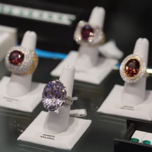 Colored gemstones gain ground in bridal as buyers seek distinction