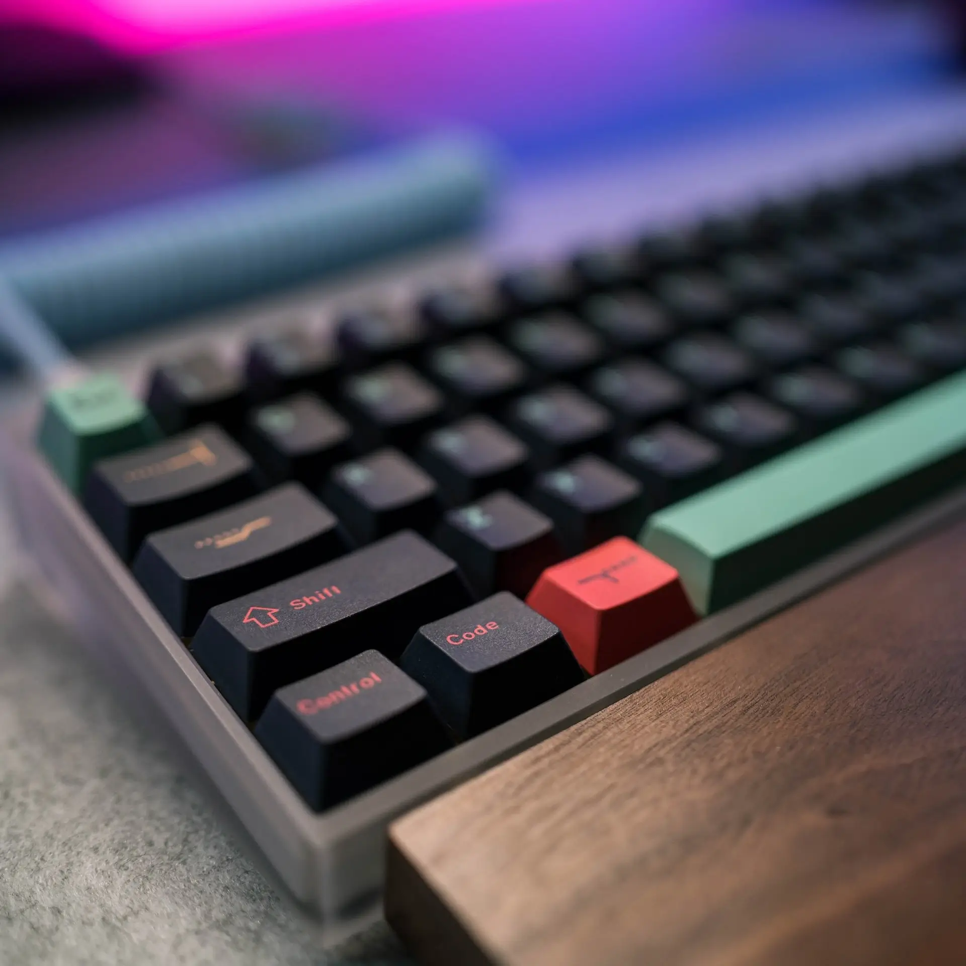 kbd.news issue spotlights reviews, prototypes, meetups, and switch trends
