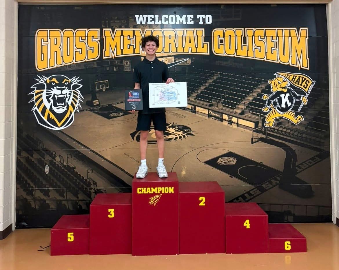 Lill Osborn Claims District 4 Title, Liberal Wrestlers Advance to State