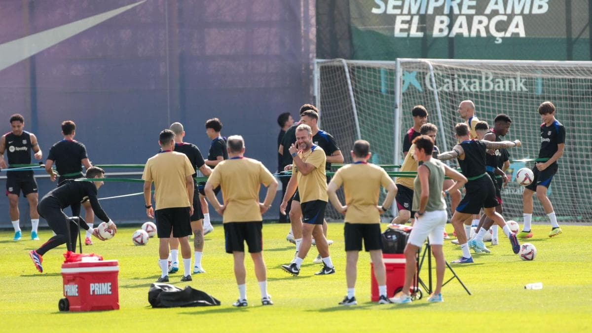 Barcelona consider adding fitness coach at Hansi Flick’s request