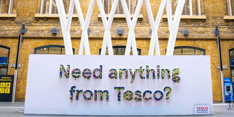 Tesco and BBH Turn 5,000 Tulips Into a Free Mother's Day Billboard