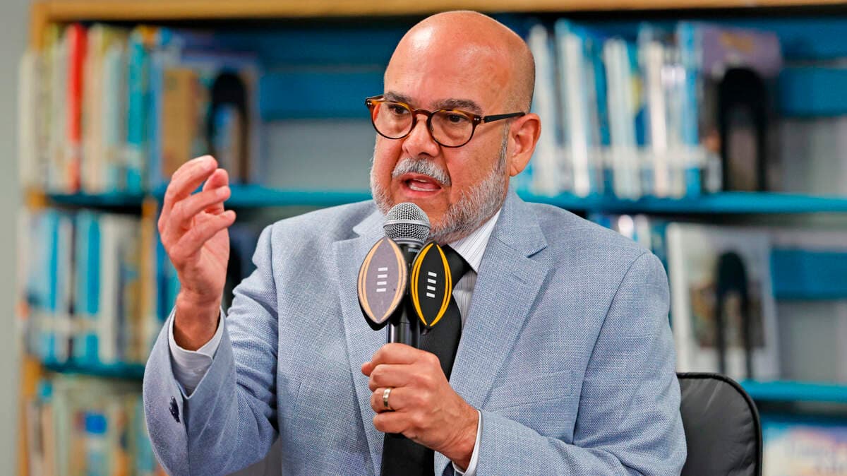 Miami-Dade schools narrow superintendent search to six semifinalists