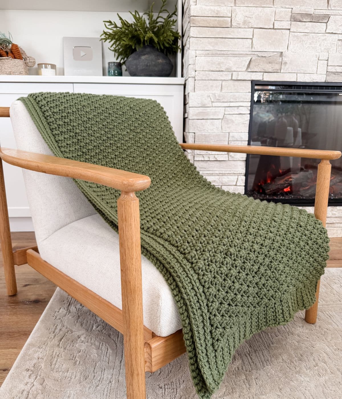 Free Winterberry Blanket Pattern Offers Beginners a Quick Super-Bulky Crochet Project