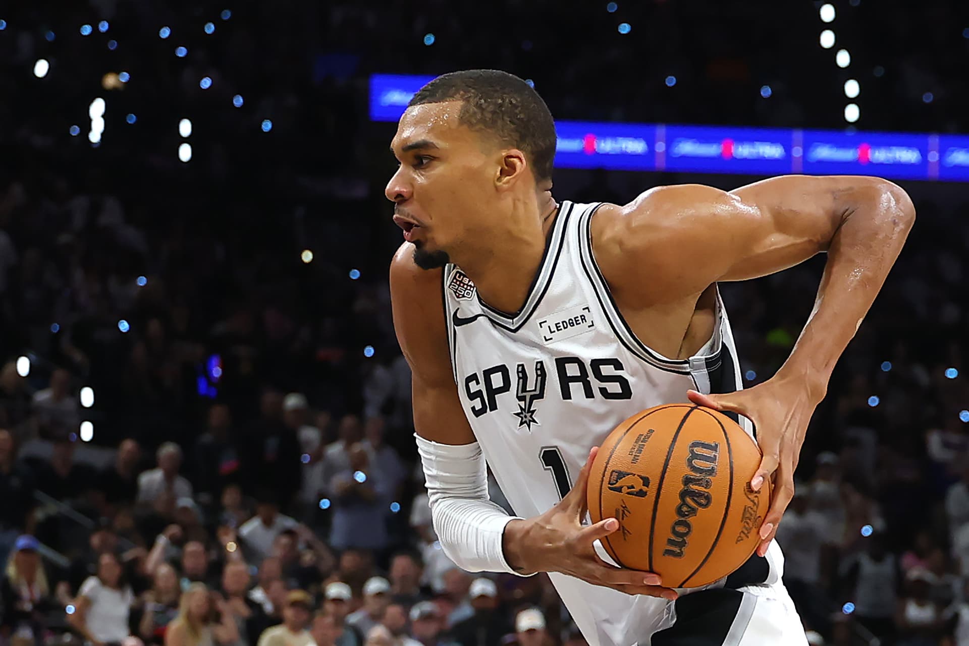 Wembanyama owns costly turnover as Spurs fall to Knicks in Game 2