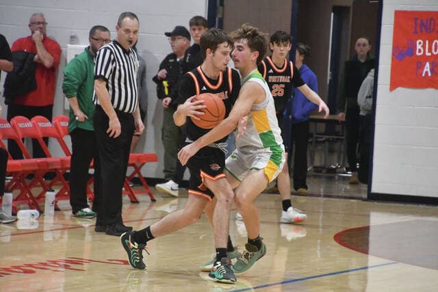 Large Crowd Greets SHAC Basketball Preview Night at Peebles