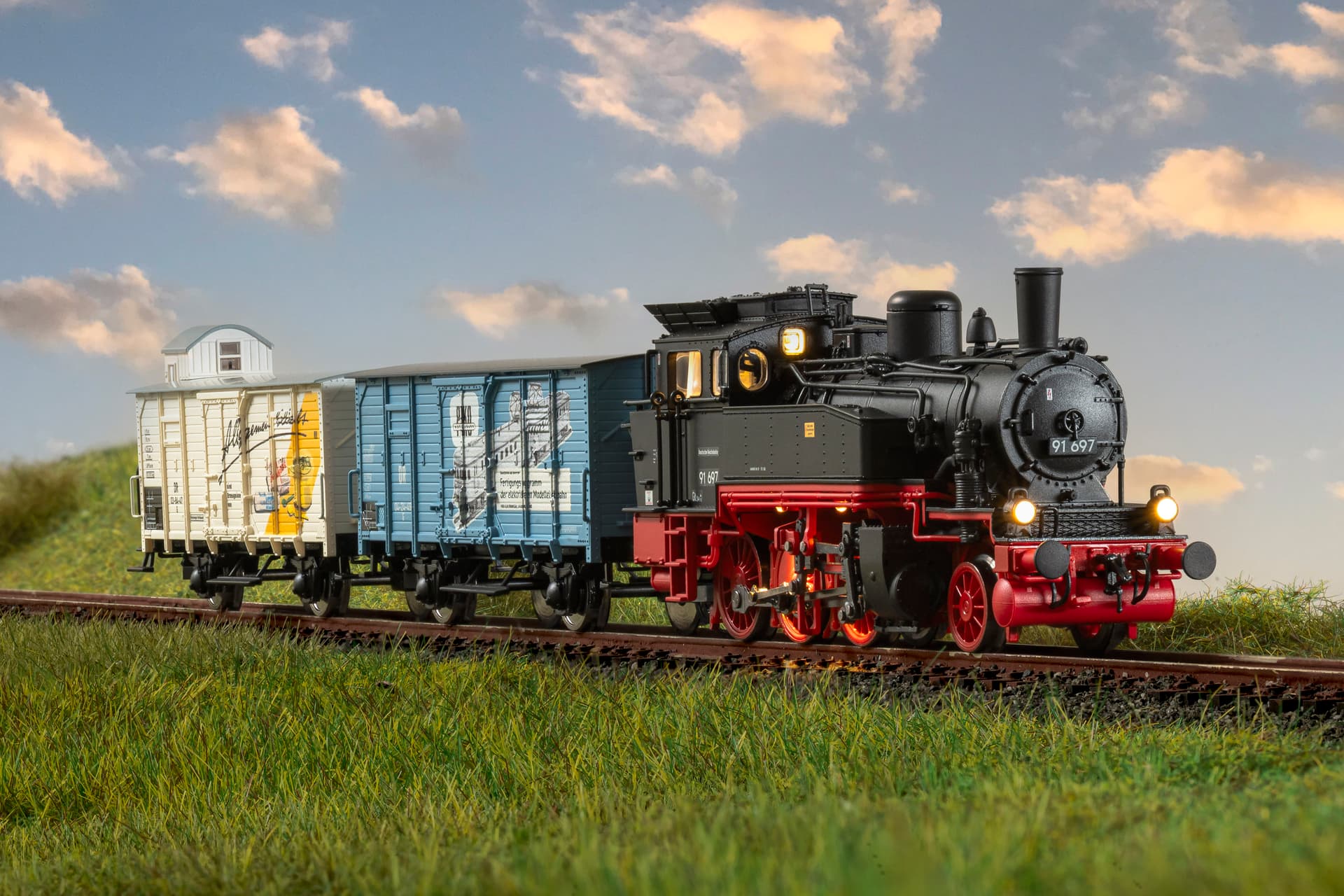 PIKO premieres BR 91.3 steam locomotive in TT scale at sold-out event