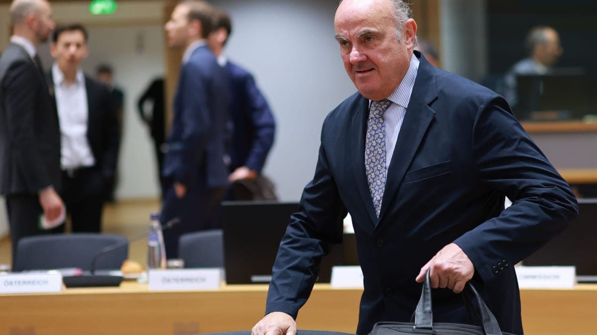 De Guindos says Spain should keep ECB seat, could vie for presidency