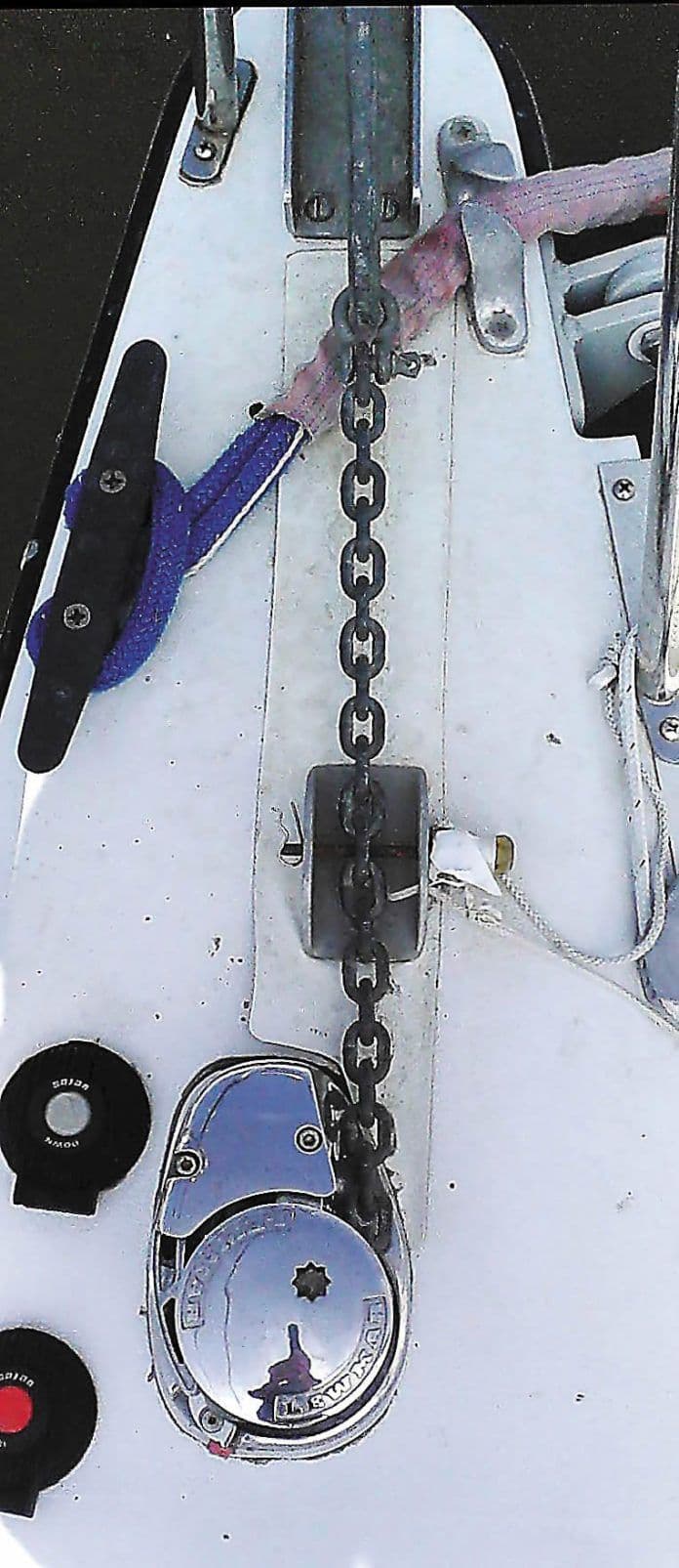 How to stop anchor chain twist before it jams the windlass
