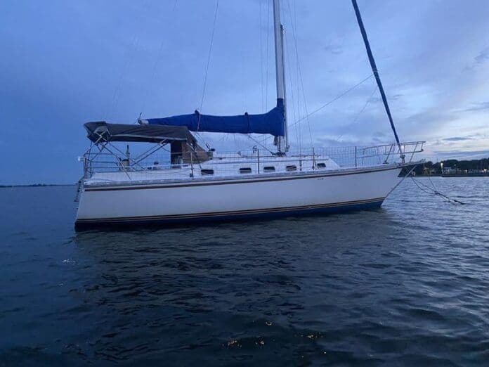 Caliber 33 Review Highlights Plywood Deck Core Implications for DIY Refit