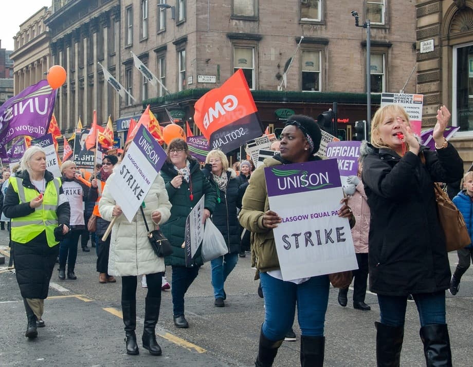 Unite Members at Three Scottish Universities Strike Over Real-Terms Pay Cut