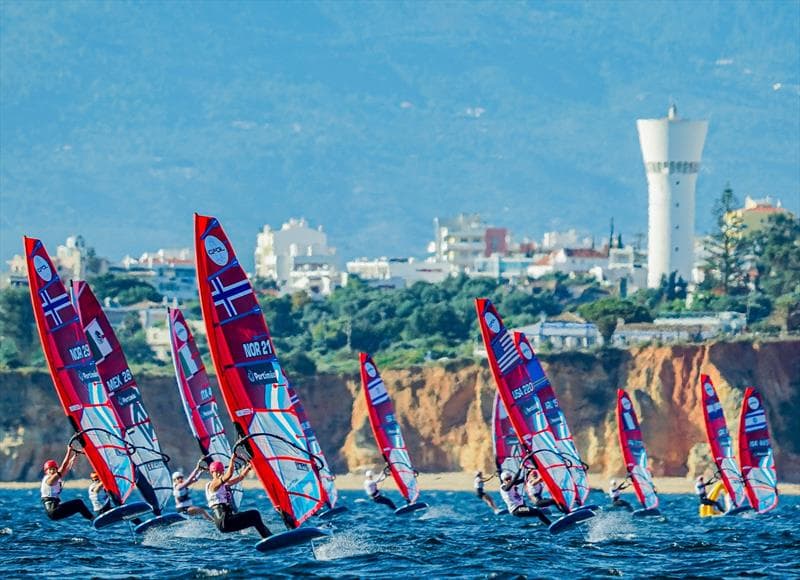 van Opzeeland and Steinberg lead iQFOiL Europeans after tricky day in Portimão