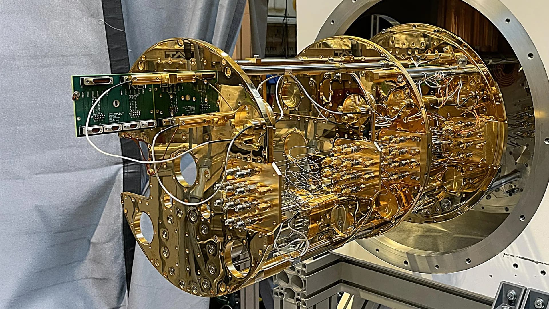 Europe’s first superconducting X-ray spectrometer starts at BESSY II