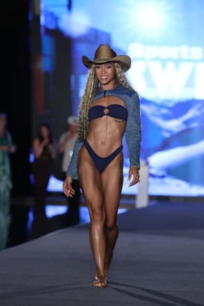Jilly Anais wears Deshaun Watson's $2.5 million engagement ring on runway