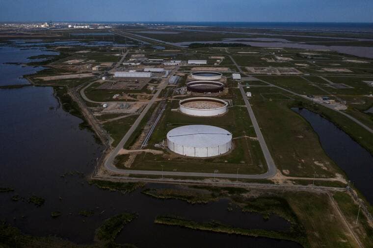 U.S. oil reserve falls to lowest level since 1983 after drawdowns
