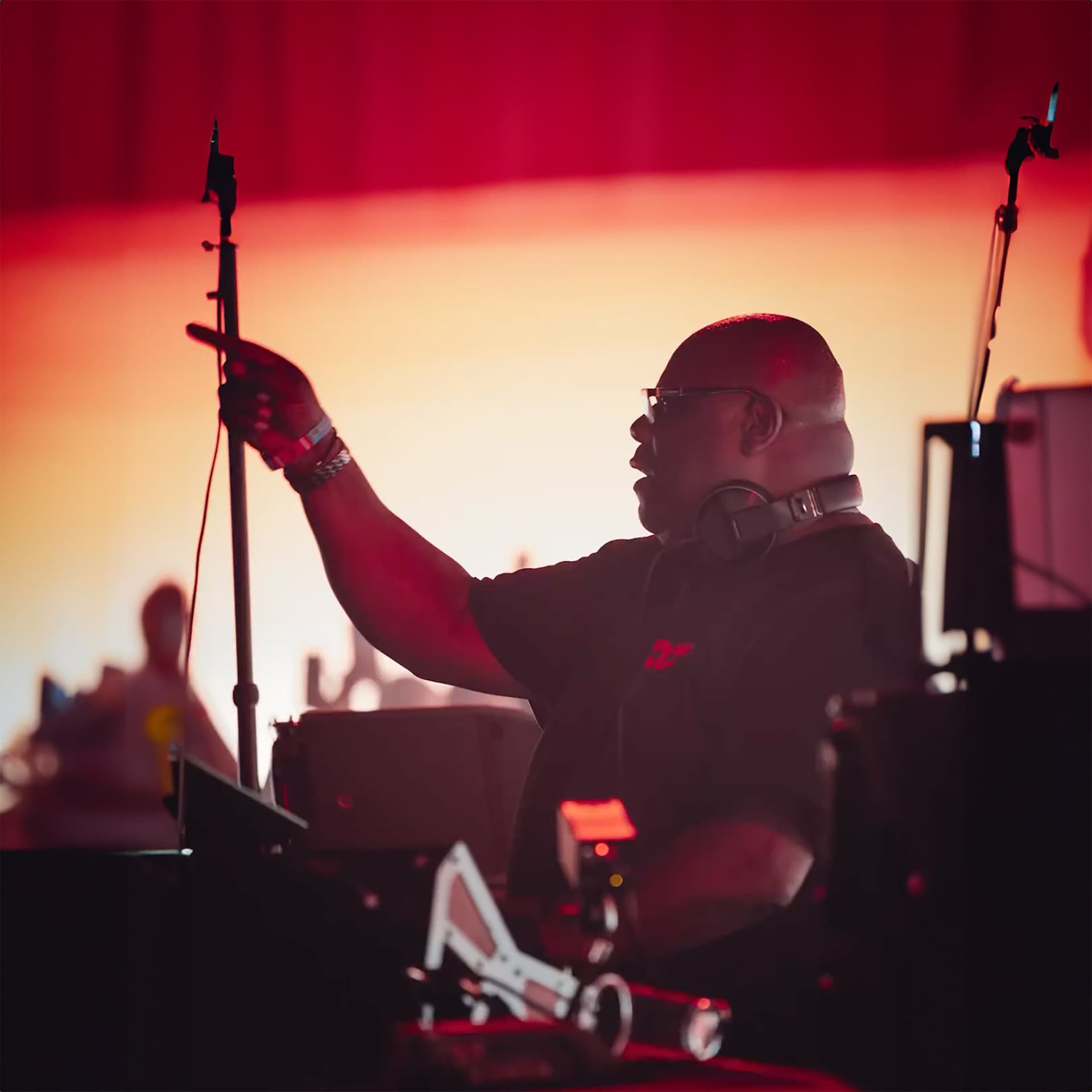 Iyonic Records Releases love electronic, Minimal Techno Moves Forward